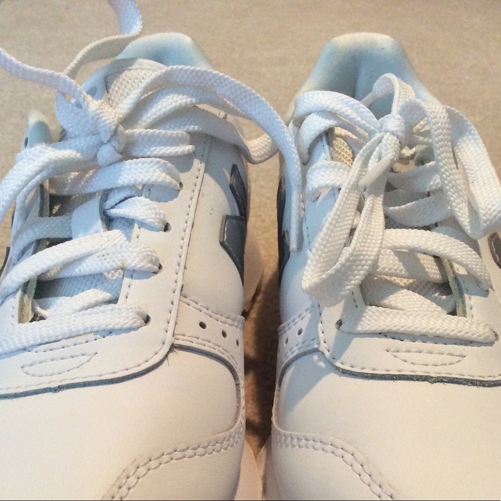 women’s new balance shoes